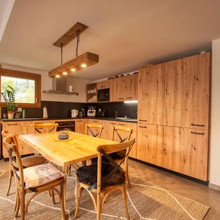 Apartment Familial Neuf Pres Du Village, 3 Chambres, Balcon Sud, Parking, Proche Ski-bus, - Fr-1-642-80 Samoens